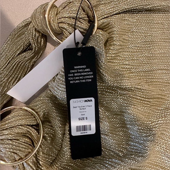 NEVER WORN. FASHION NOVA TWO PIECE SET. SIZE SMALL - Picture 3 of 4